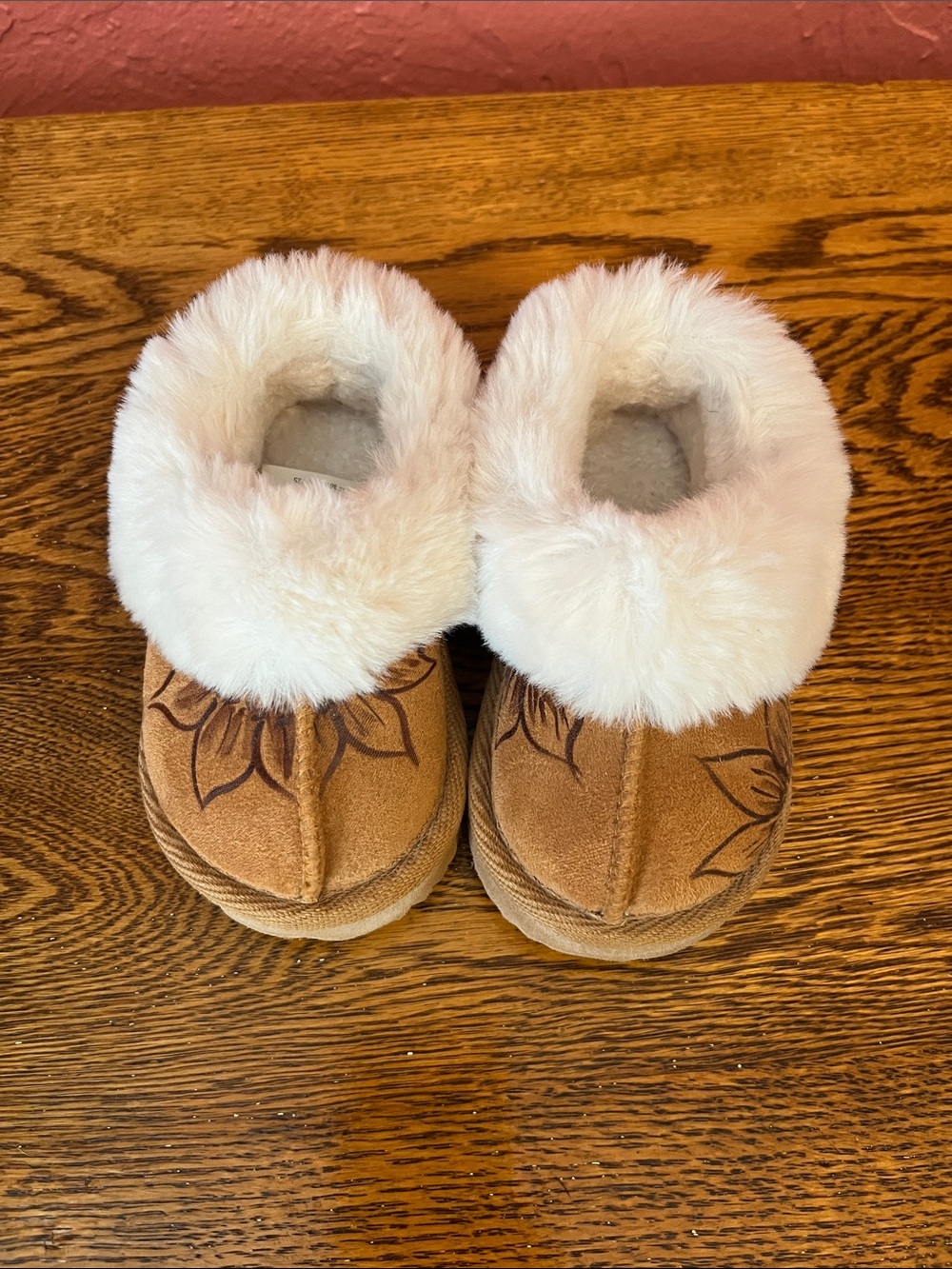 Custom slippers - Picture 2 of 3